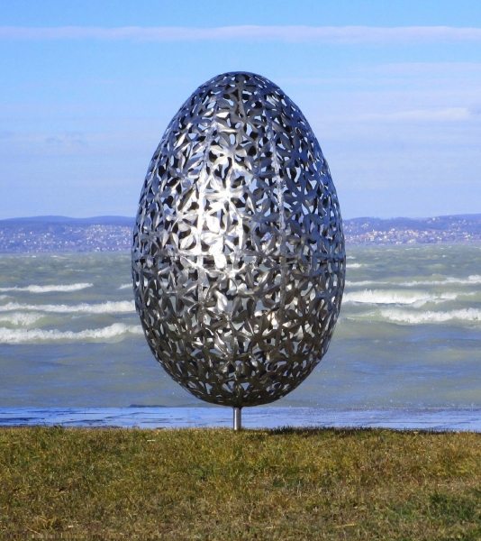 Egg sculpture silver steel